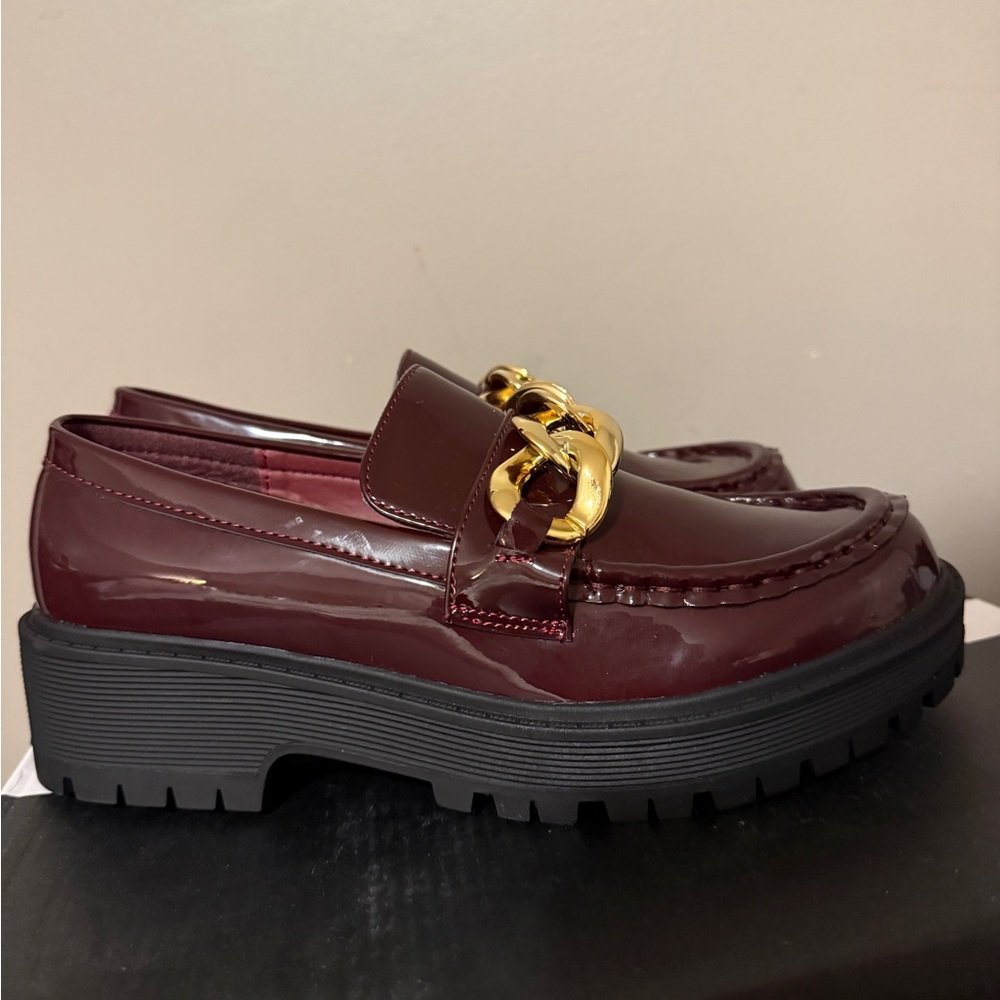 Women’s Patent Leather Chain-Accent Loafers in burgundy - Picture 6 of 6